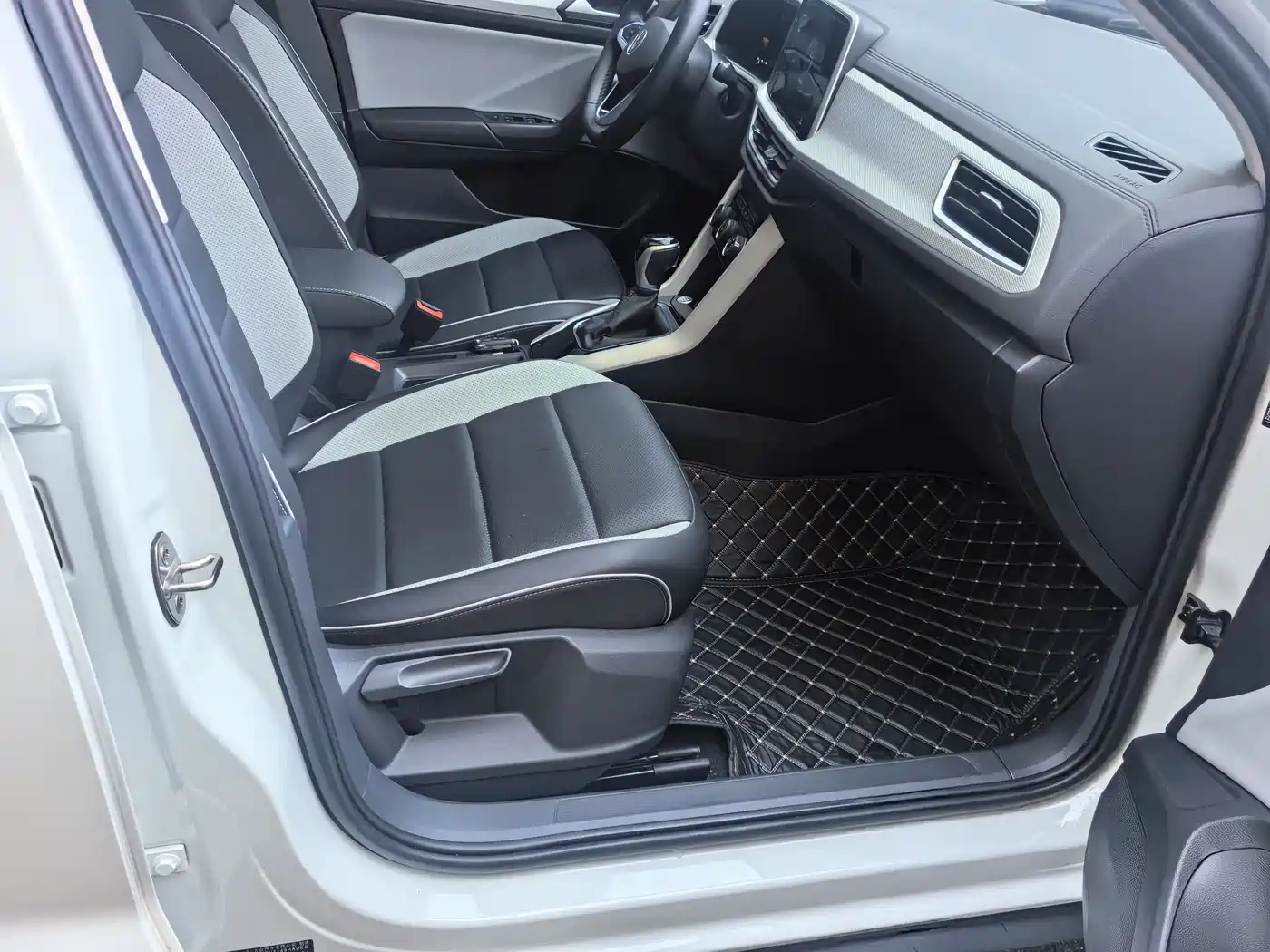 Volkswagen T-ROC 2024 280TSI DSG 2WD Time Edition фото 11