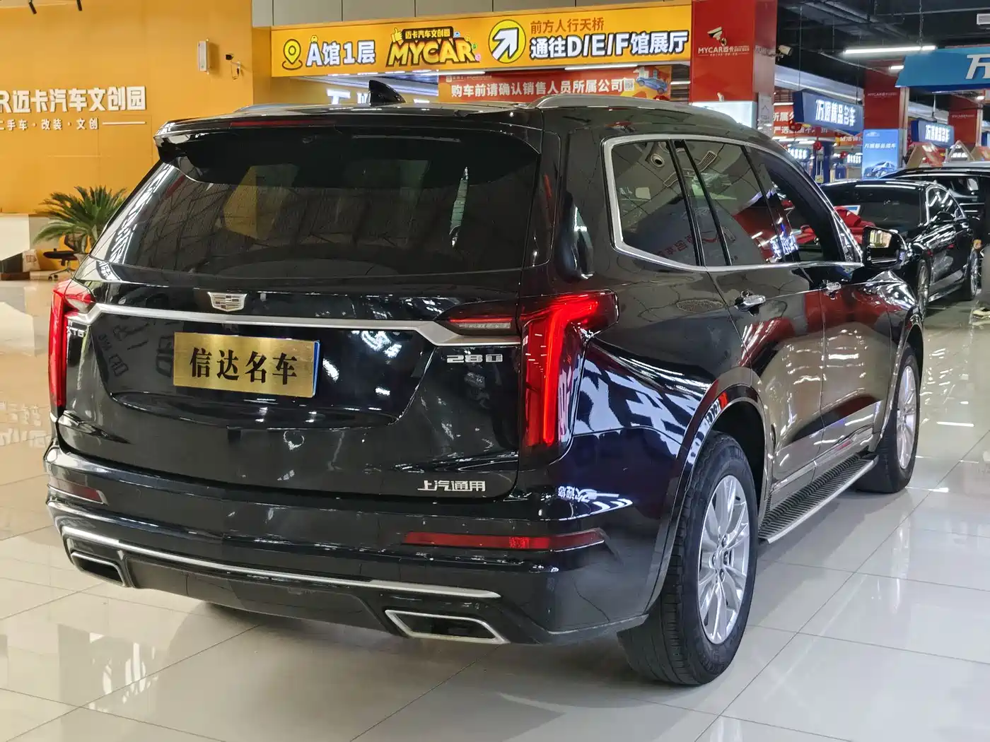 CADILLAC XT6