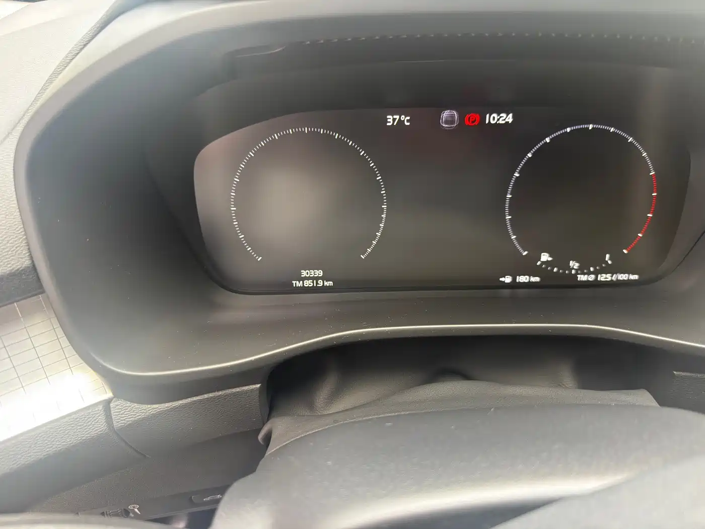 Volvo XC40 2021 2022 Model T4 AWD Smart Drive Fashion Edition