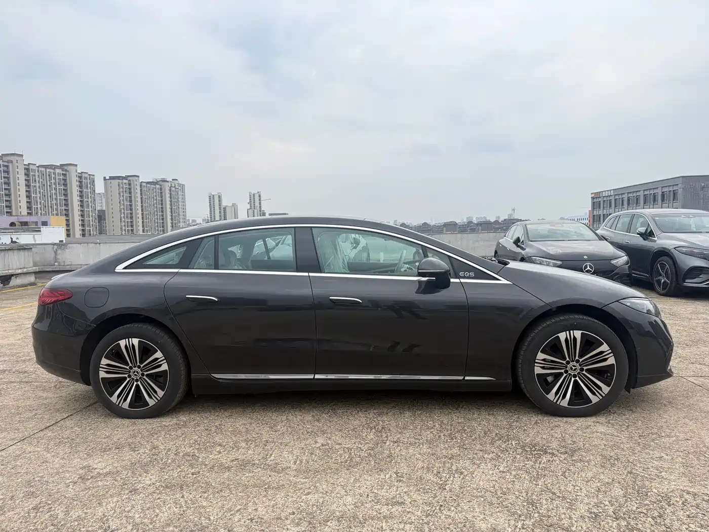 MERCEDES-BENZ EQS
