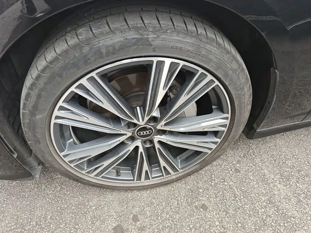 Фото 23 - Audi A6L
