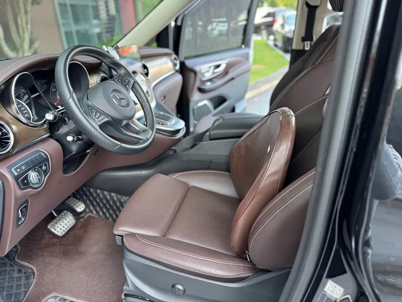 Mercedes-Benz V-Class 2022 V 260 L Long Wheelbase Luxury Edition фото 7