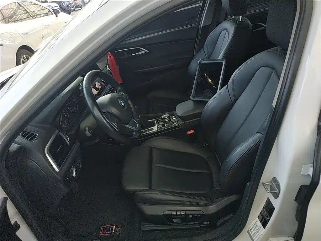 BMW 1 Series 2017 118i Sport фото 15