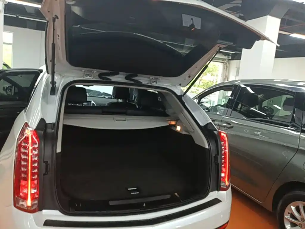 Фото 19 - Cadillac SRX