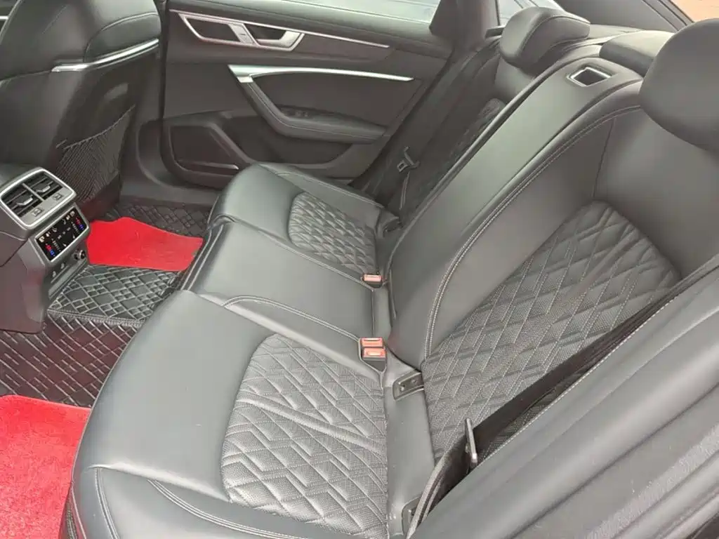 Фото 17 - Audi A6L