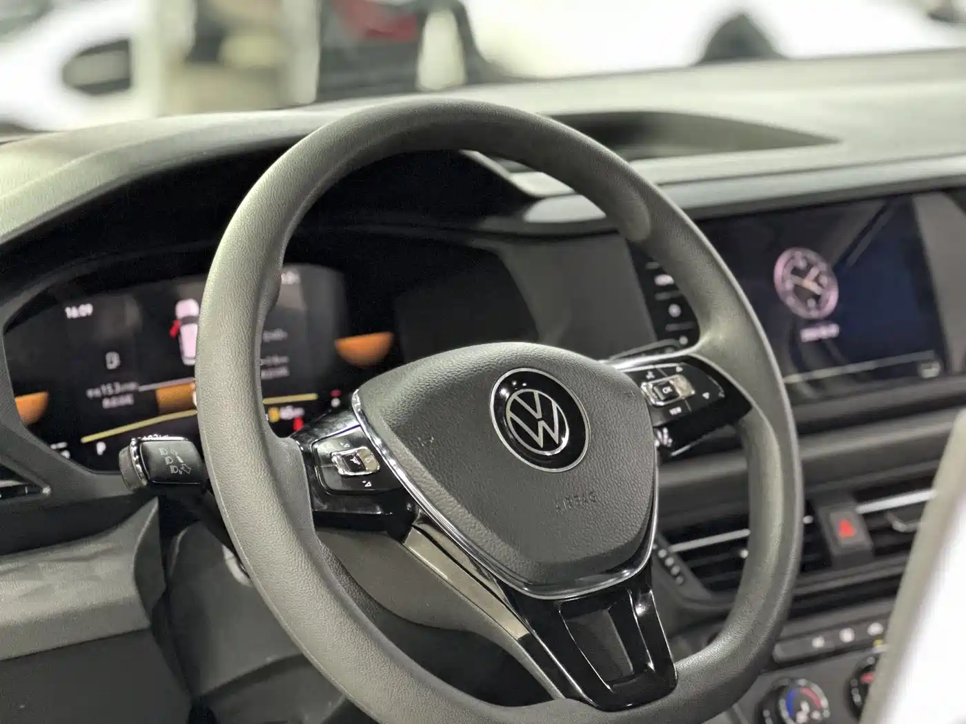 Volkswagen Tharu 2022 280TSI 2WD Trend фото 21