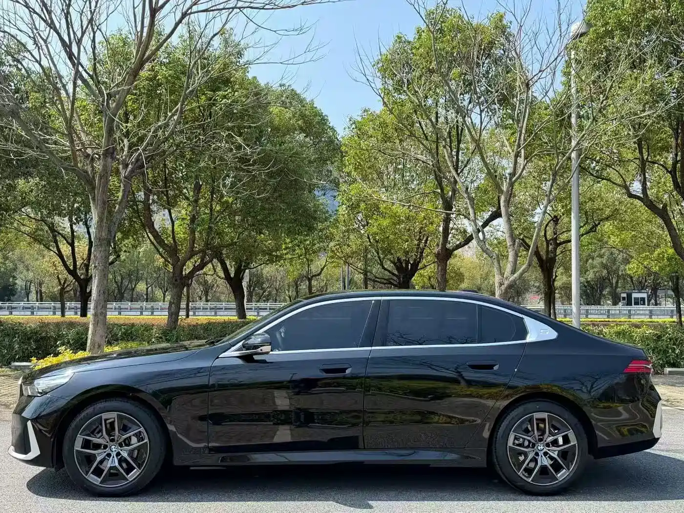 Фото 3 - BMW 5 Series