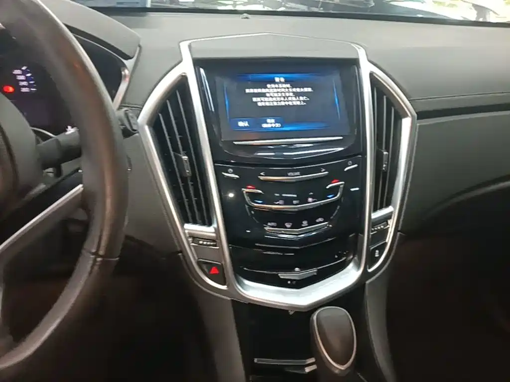 Фото 13 - Cadillac SRX
