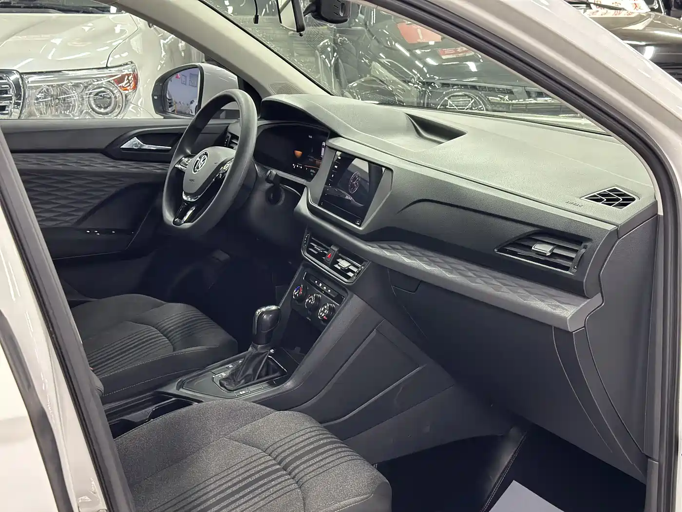 Volkswagen Tharu 2022 280TSI 2WD Trend фото 10