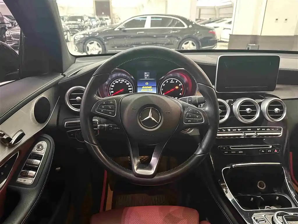 Mercedes-Benz GLC Coupe 2018 GLC 200 4MATIC Coupe SUV фото 15