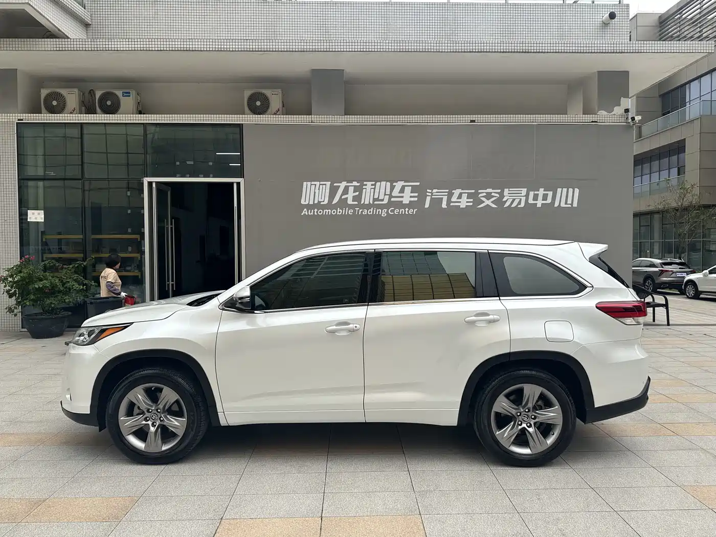 TOYOTA HIGHLANDER