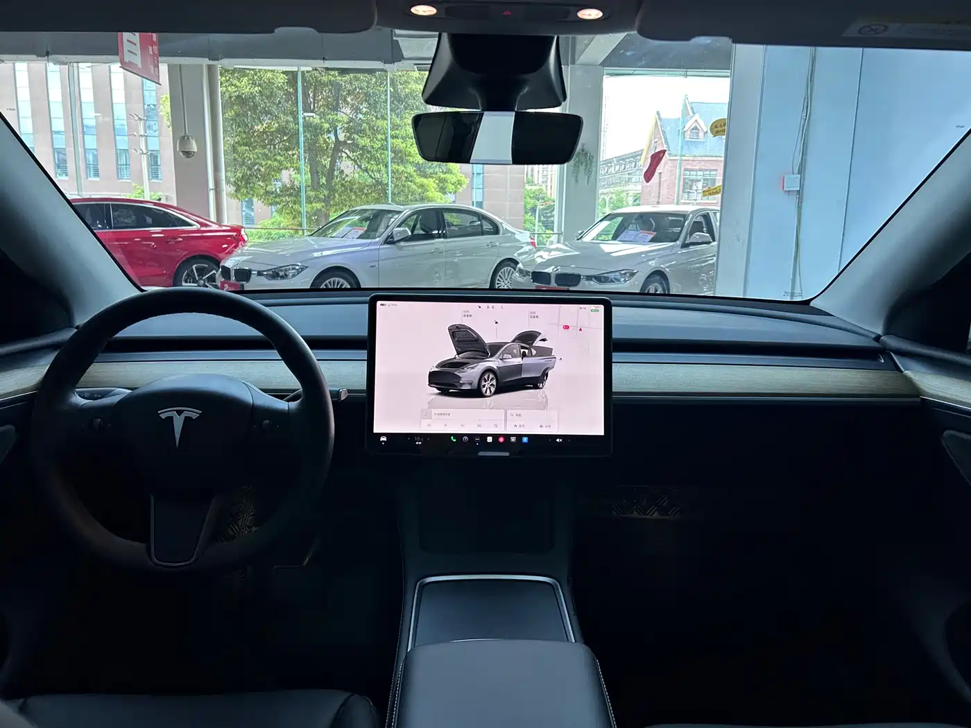 TESLA MODEL Y