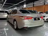 Фото 5 - Toyota Camry