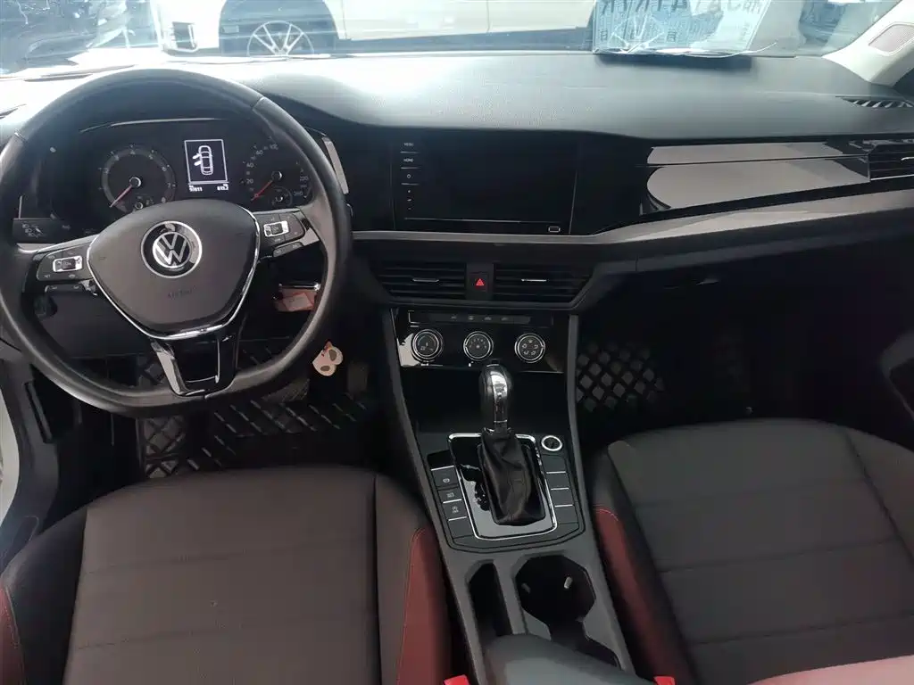 VOLKSWAGEN BORA