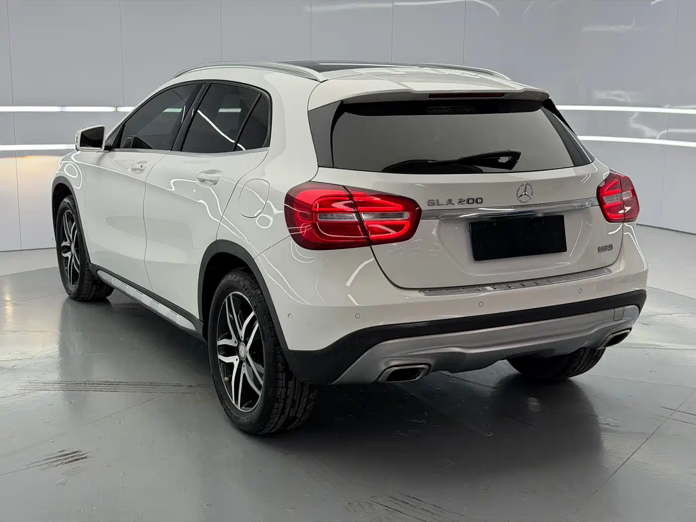 MERCEDES-BENZ GLA