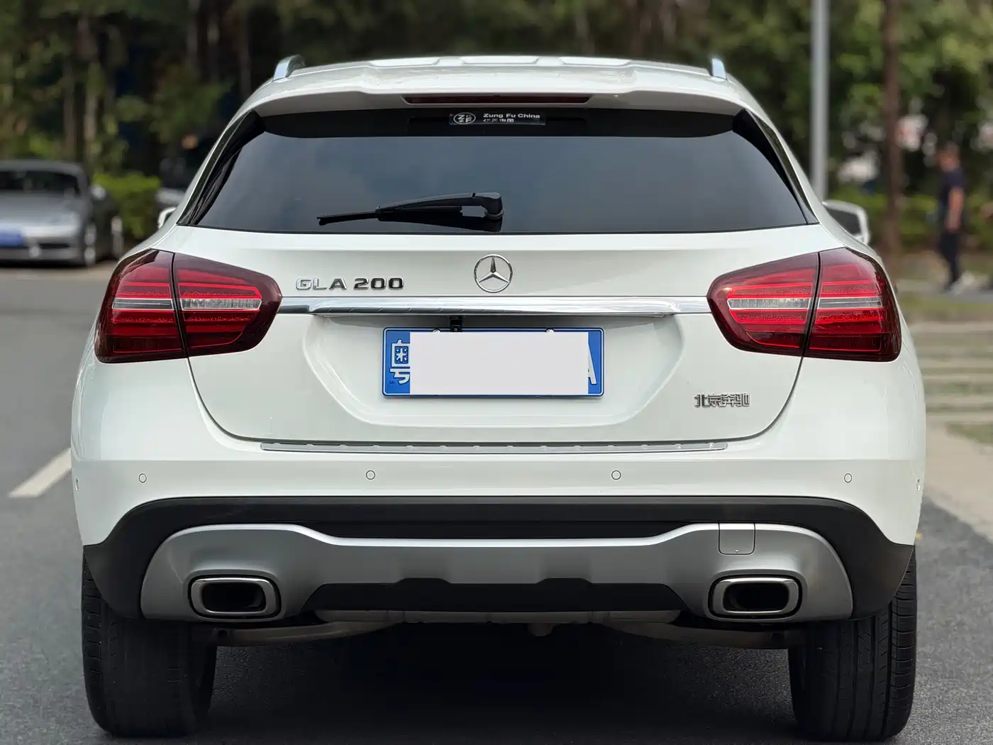 MERCEDES-BENZ GLA