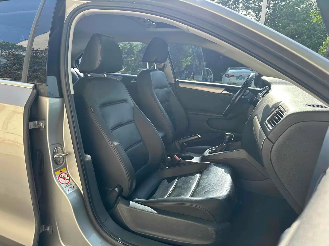 Volkswagen Sagitar 2014 Facelift 1.6L Automatic Comfort фото 9