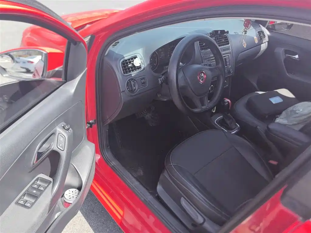 Volkswagen Polo 2014 1.4L Automatic Comfort Edition фото 14