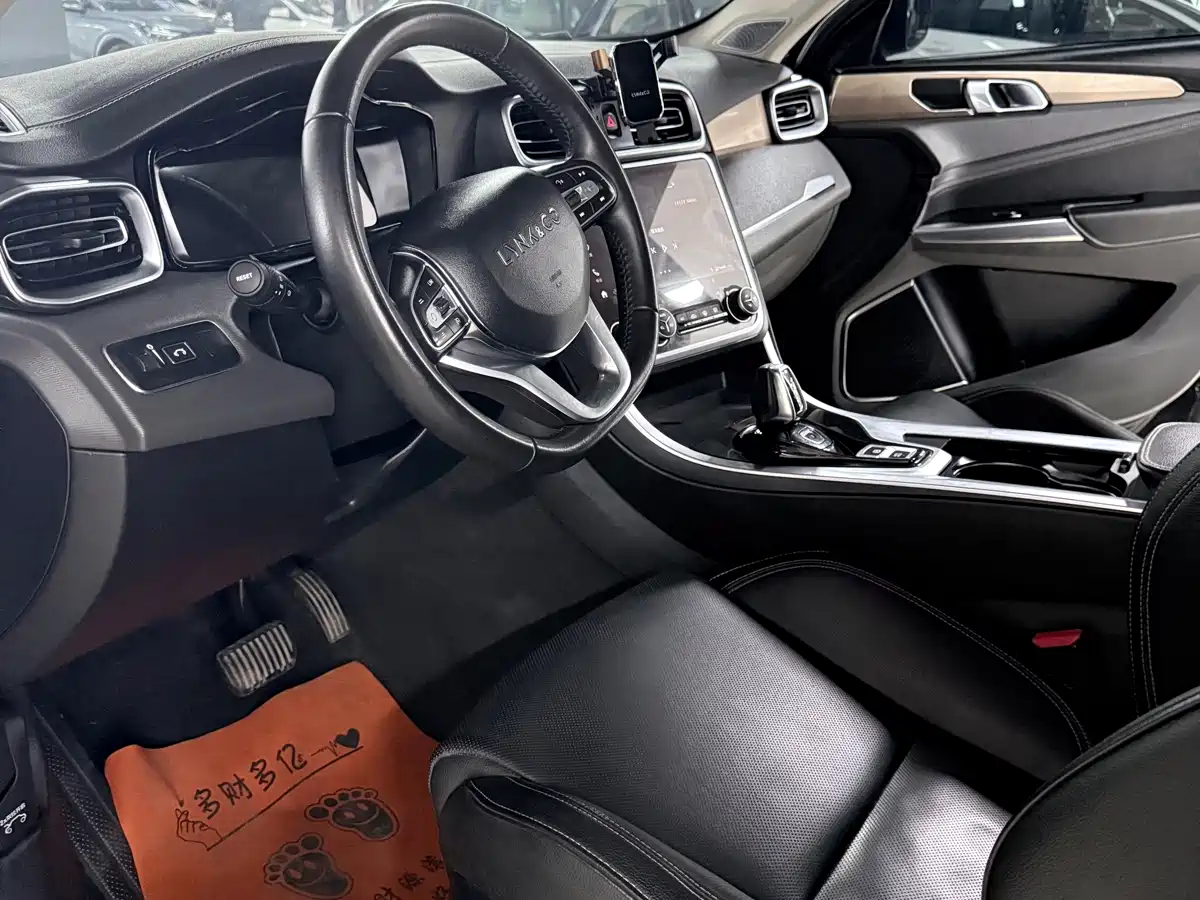 Lynk & Co 01 2019 2.0T 2WD Pro Edition China V фото 4