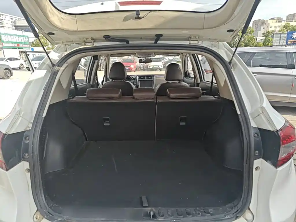 Landwind X5 2017 2016 Plus 1.5T Manual Pioneer Edition