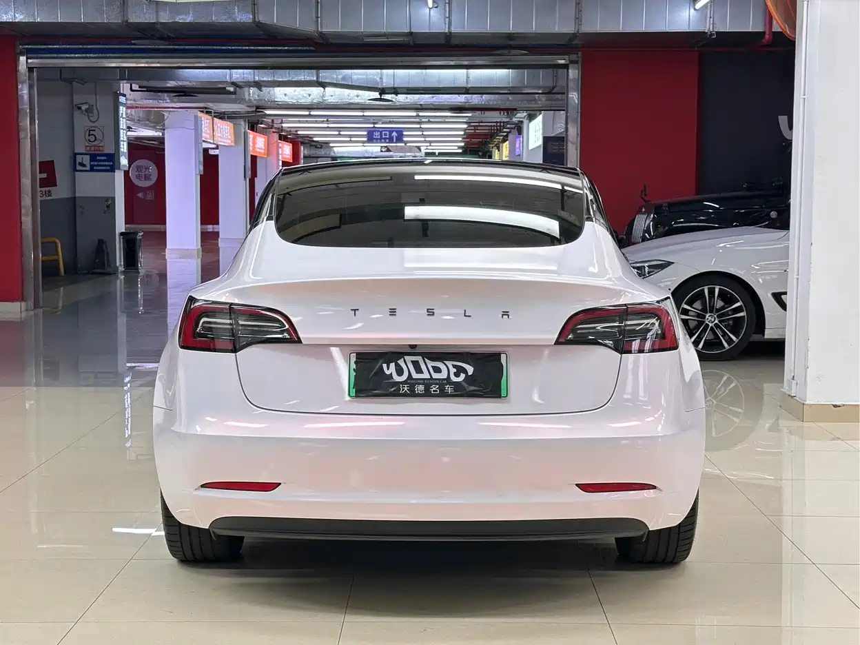 Фото 6 - Tesla Model 3