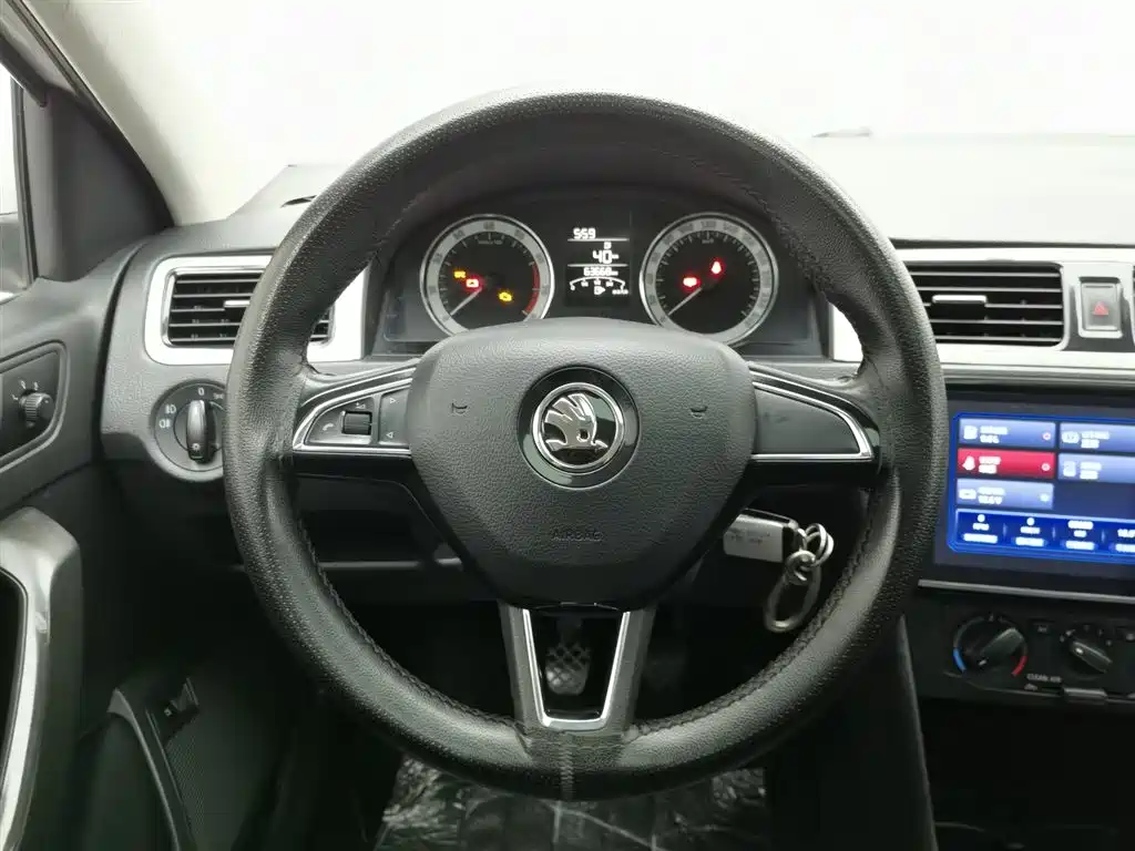Škoda Rapid 2018 1.6L Manual Comfort Edition фото 11