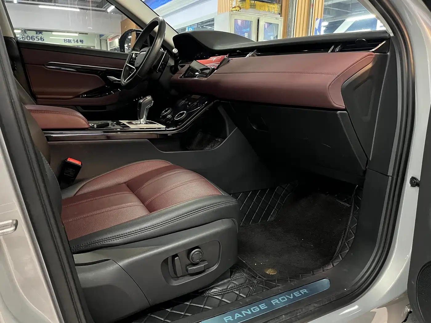 Land Rover Range Rover Evoque 2022 Range Rover Evoque L 249PS R-Dynamic Luxury Edition фото 14