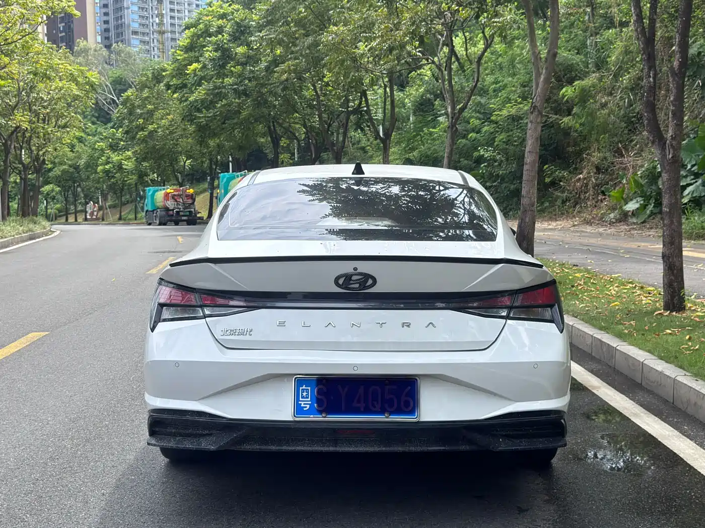 Photo 4 - Hyundai Elantra