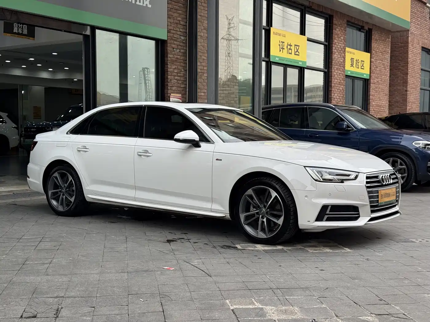 Фото 3 - Audi A4L