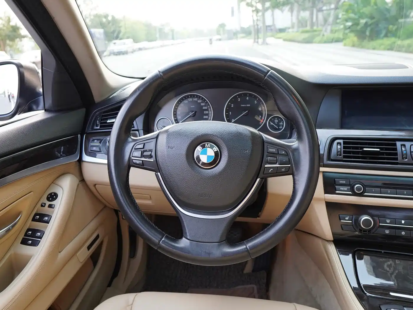 BMW 5 Series 2011 523Li Luxury фото 8