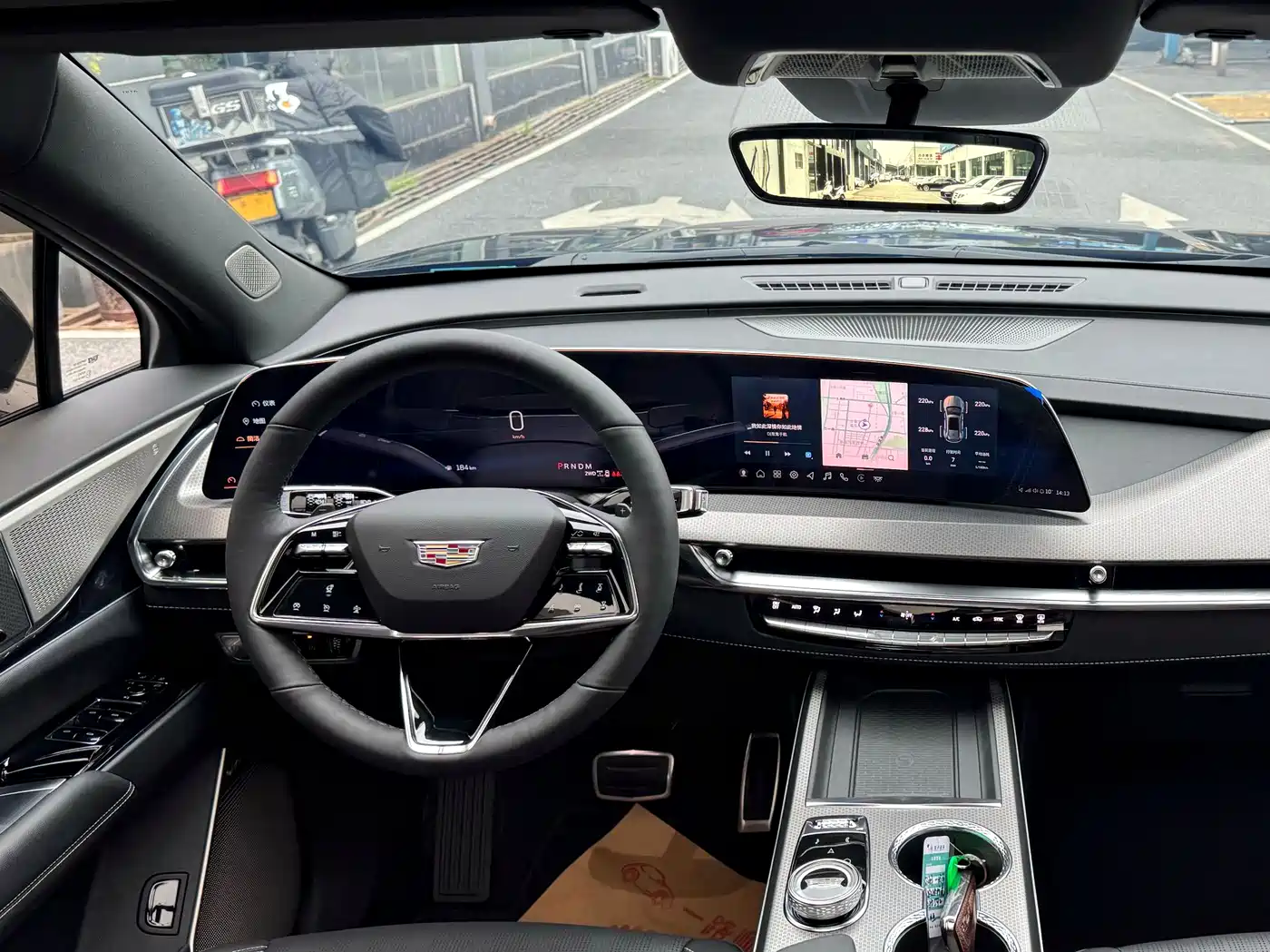 Cadillac XT5 2025 2.0T Premium Model фото 10