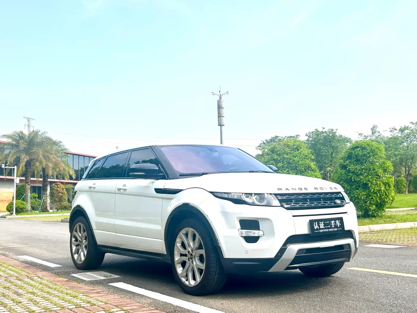 Land Rover Range Rover Evoque (Import) 2013 2.0T 5-door Dynamic Edition фото 5