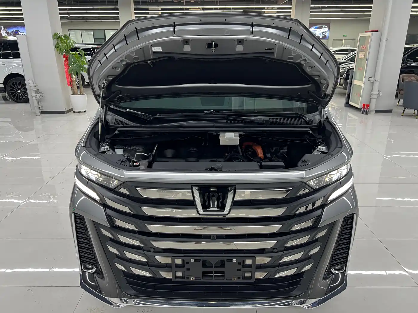 Toyota Vellfire 2024 Crown Hybrid 2.5L Executive Premium Edition фото 26