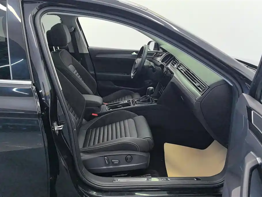 Volkswagen Magotan 2020 280TSI DSG Leading фото 8