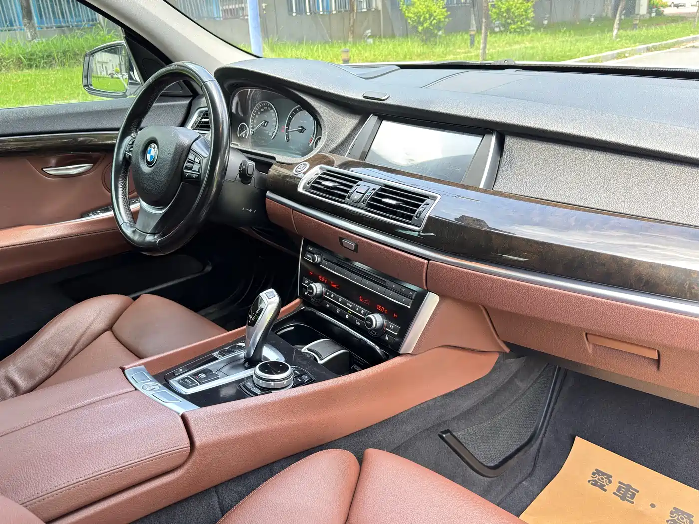 BMW 5 Series GT 2010 535i Luxury Model фото 10