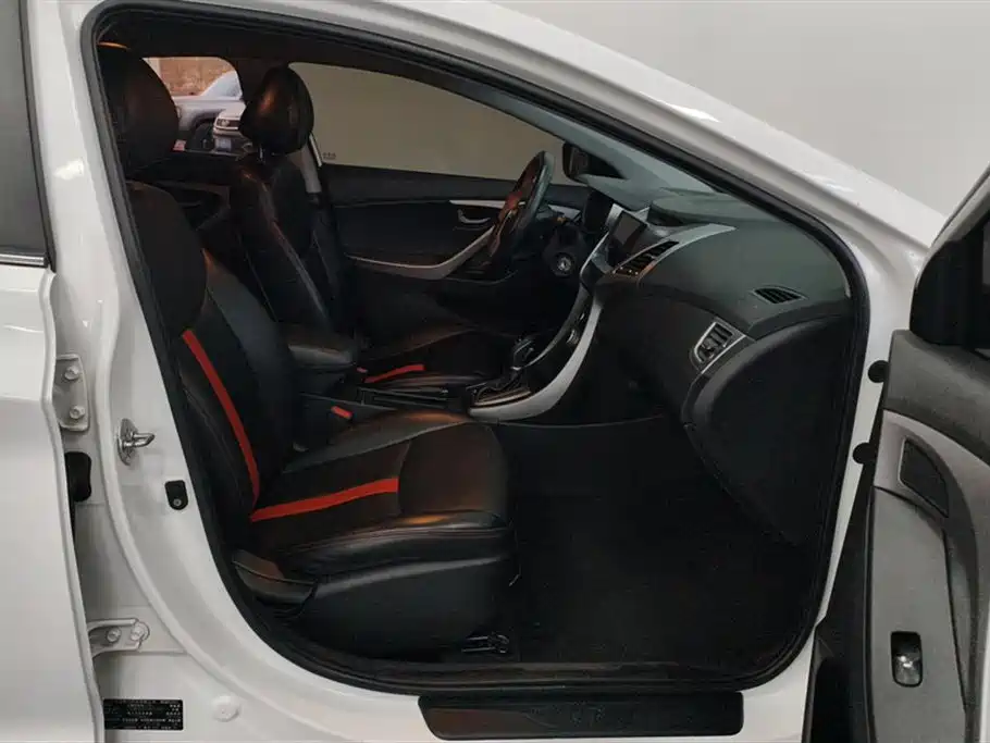Hyundai Langdong 2016 1.6L Automatic Smart Edition фото 8