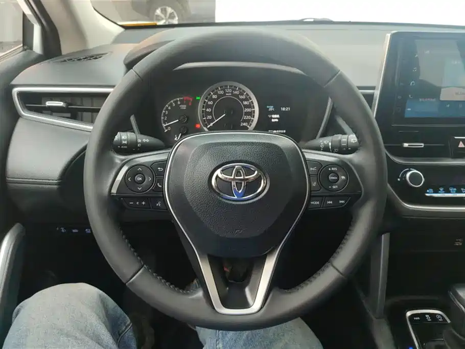 Toyota Corolla Cross 2022 2.0L Premium Edition фото 15