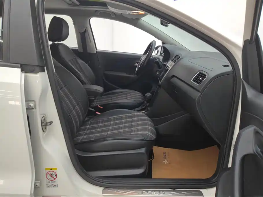 Volkswagen Polo 2016 1.6L Automatic Comfort фото 8