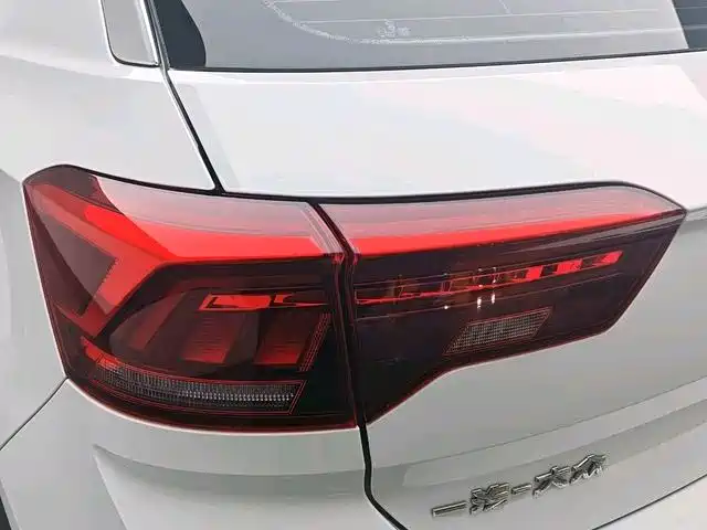 Volkswagen T-ROC 2021 Facelift 280TSI DSG 2WD Comfort Smart Connect Edition фото 11