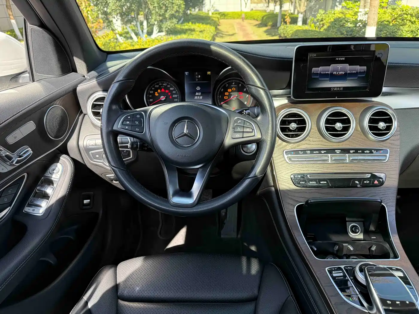 Mercedes-Benz GLC 2017 GLC 300 4MATIC Dynamic фото 10