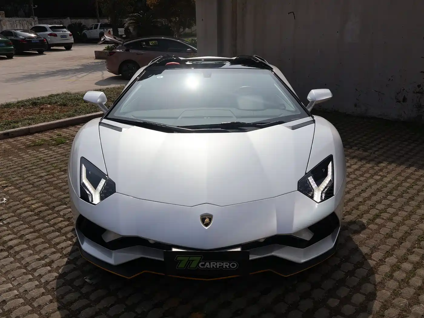 LAMBORGHINI AVENTADOR