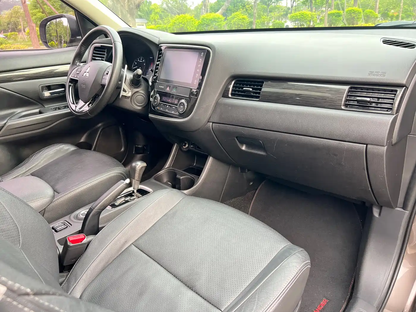 Mitsubishi Outlander 2016 2.4L 4WD Luxury Edition 7-seater фото 16