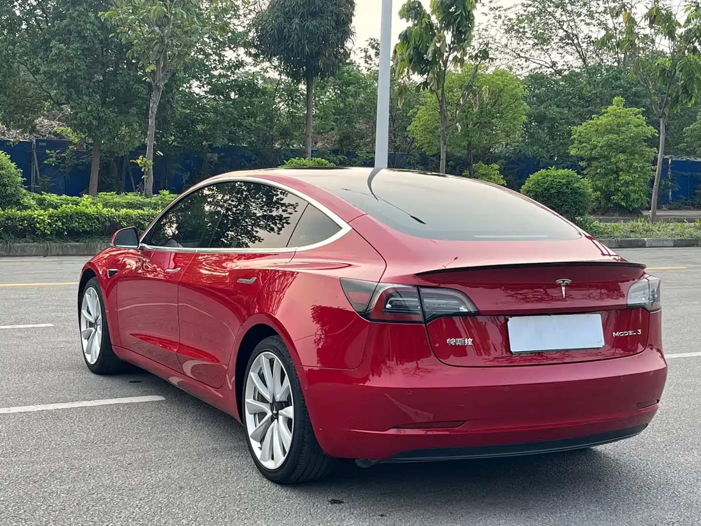 TESLA MODEL 3