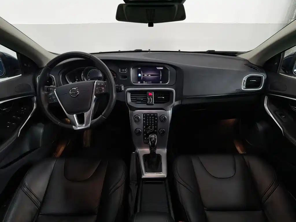 Photo 5 - Volvo V40
