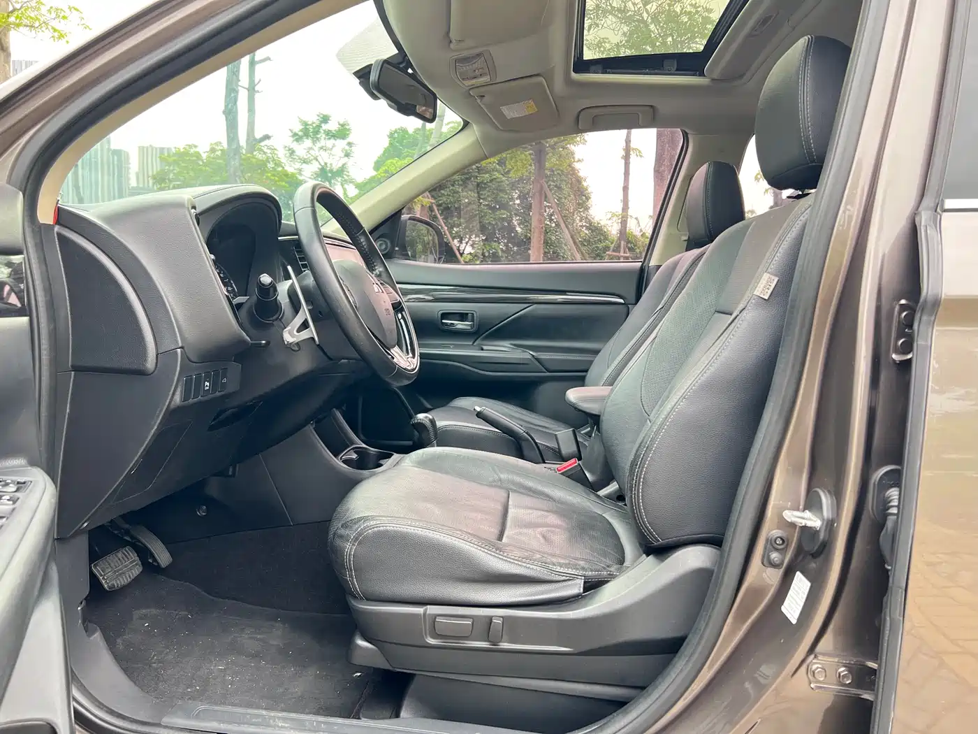 Mitsubishi Outlander 2016 2.4L 4WD Luxury Edition 7-seater фото 9