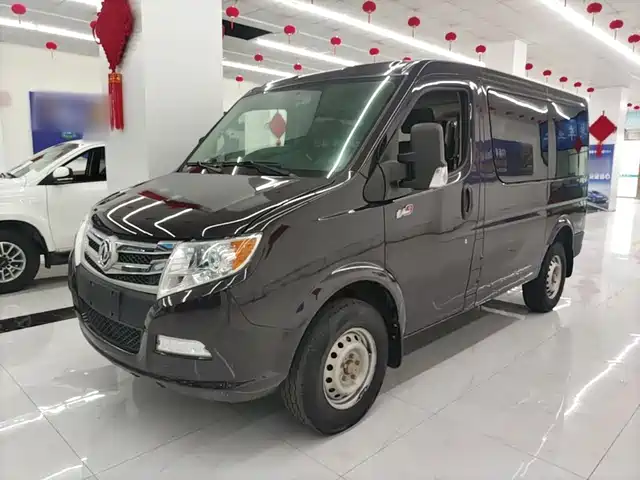  Dongfeng Yufeng Yufeng 2021 2.0T Power King FWD Logistics Vehicle Short Wheelbase Low Roof 5-9 Seats China VI ZD20