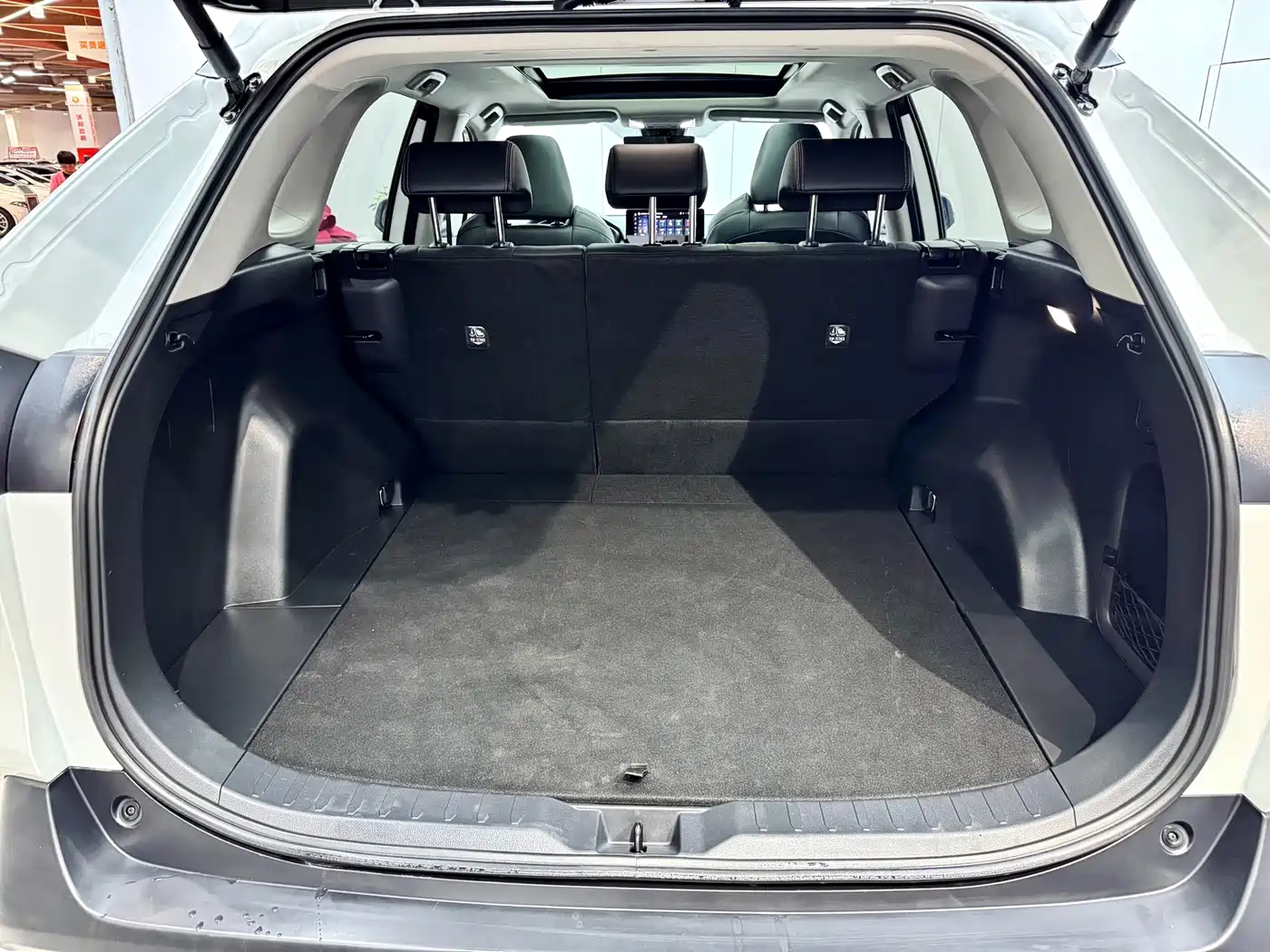 Toyota Wildlander 2023 Hybrid 2.5L E-CVT AWD Premium Edition фото 24