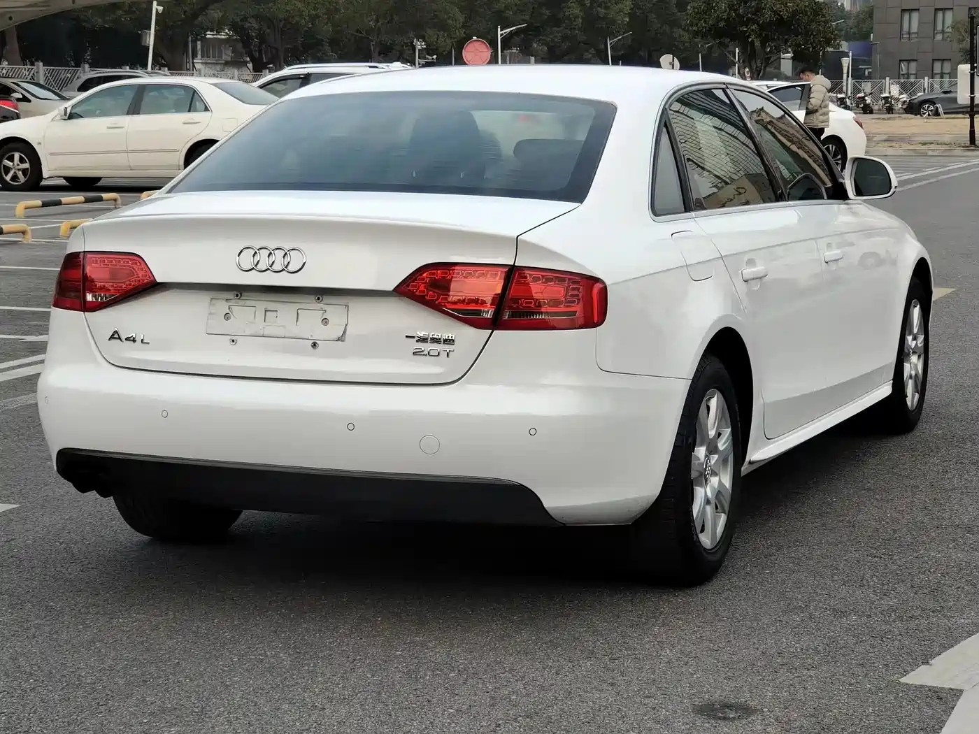 Audi A4L 2012 2.0 TFSI Auto Standard фото 5
