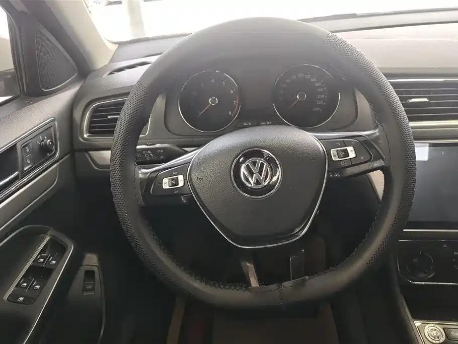 Volkswagen Lavida 2017 1.6L Automatic Comfort Edition фото 15