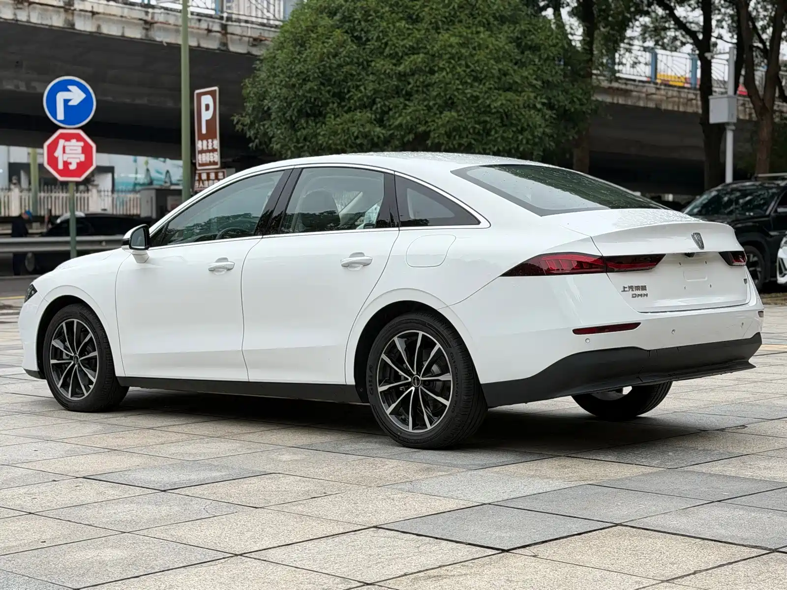 Фото 9 - Roewe D7